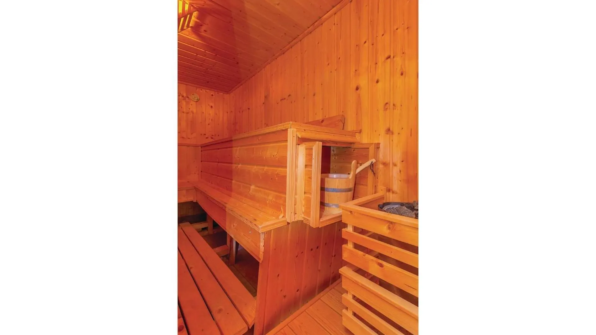 Dom wakacyjny 5 Bedroom Gorgeous Home In Jadranovo